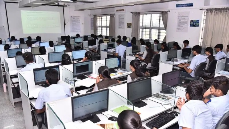 Students working in an AI and Data Science computer laboratory at PSG&nbsp;iTech